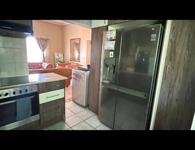 3 BEDROOM SIMPLEX FOR SALE IN SHARONLEA